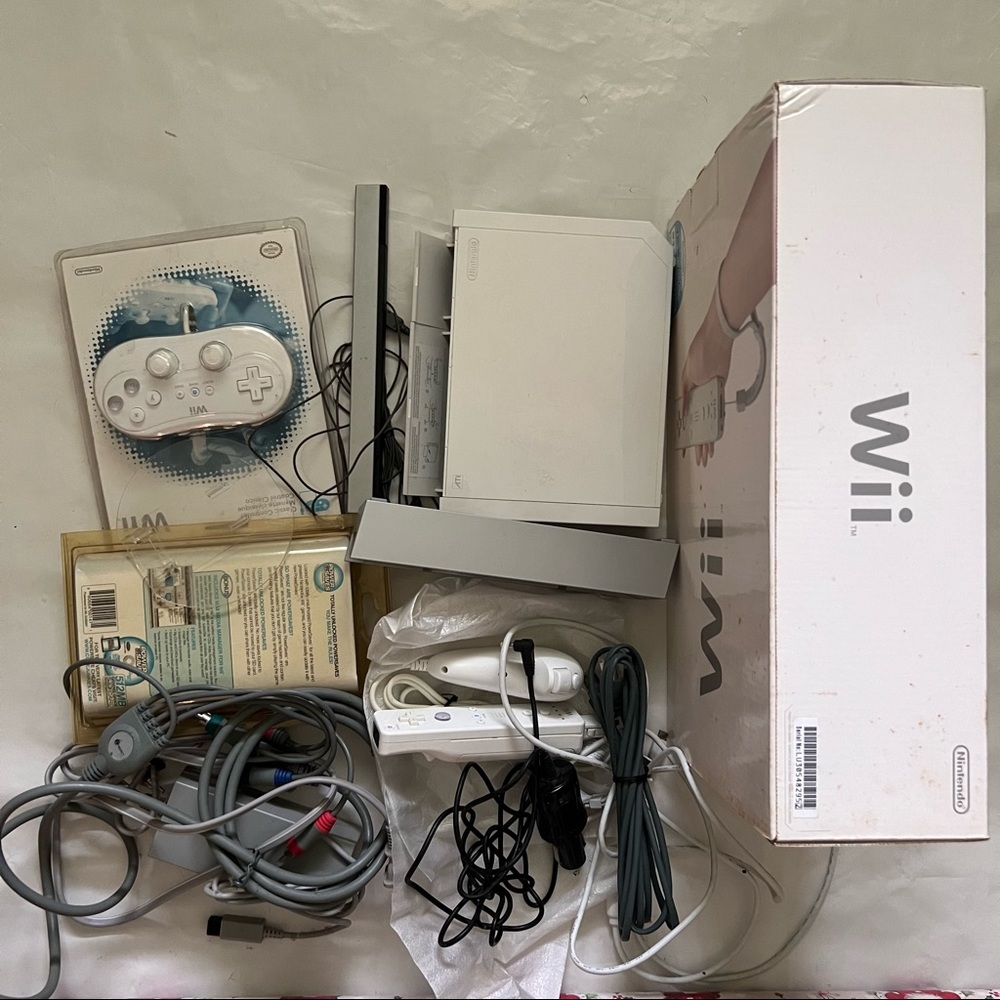 Bundle: Nintendo Wii console with extras
